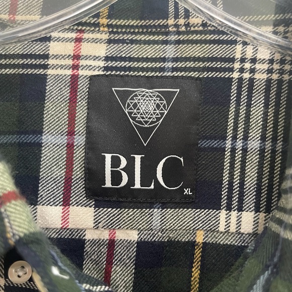 BLC Men’s Hunter Green & Navy Plaid Flannel Shirt - Picture 4 of 8